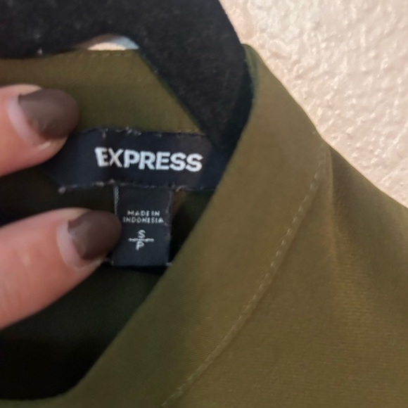 Express olive green office business casual short sleeve blouse - Picture 2 of 4
